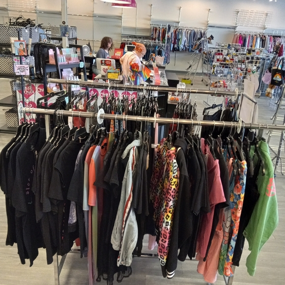 CLOSING Cheap Chick Trading is closing! Shop the Rage collection live now! - Picture 14 of 16